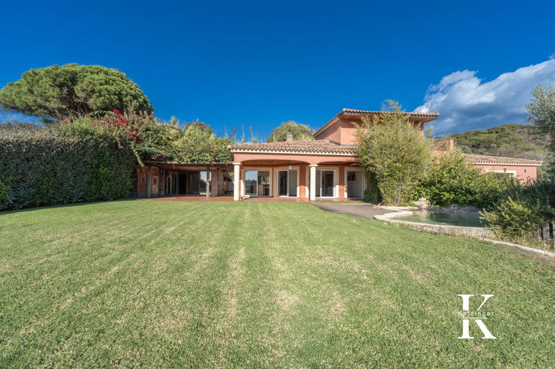 Villa - 256 m² - 6 pièces