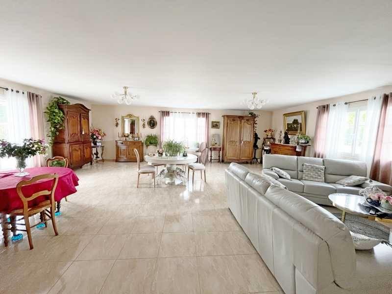 Maison - 232 m² - 9 pièces