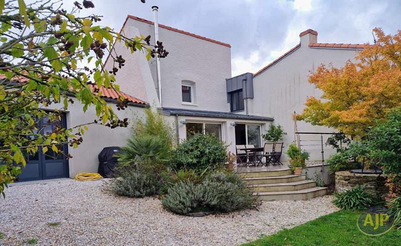Maison - 180 m² - 7 pièces