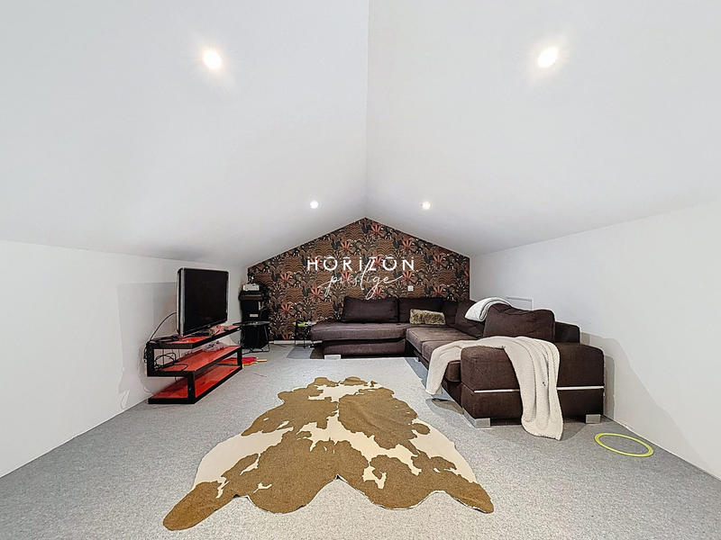 Maison - 210 m² - 9 pièces