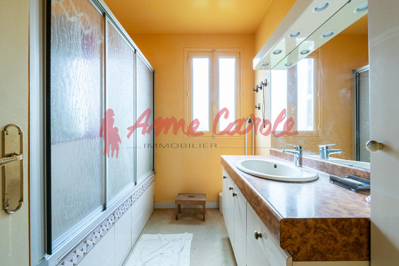 Maison - 200 m² - 6 pièces