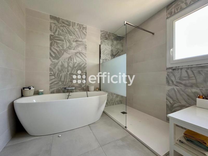 Maison - 185 m² - 7 pièces