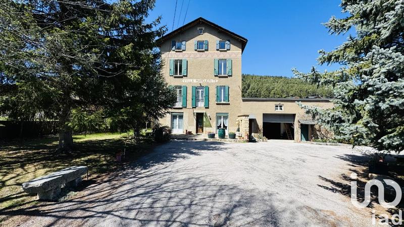 Maison - 375 m² - 13 pièces