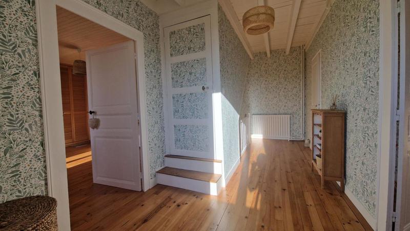 Maison - 204 m² - 7 pièces