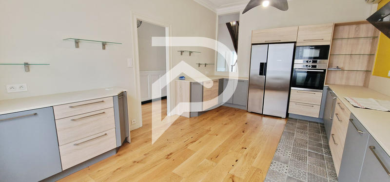 Maison - 283 m² - 11 pièces