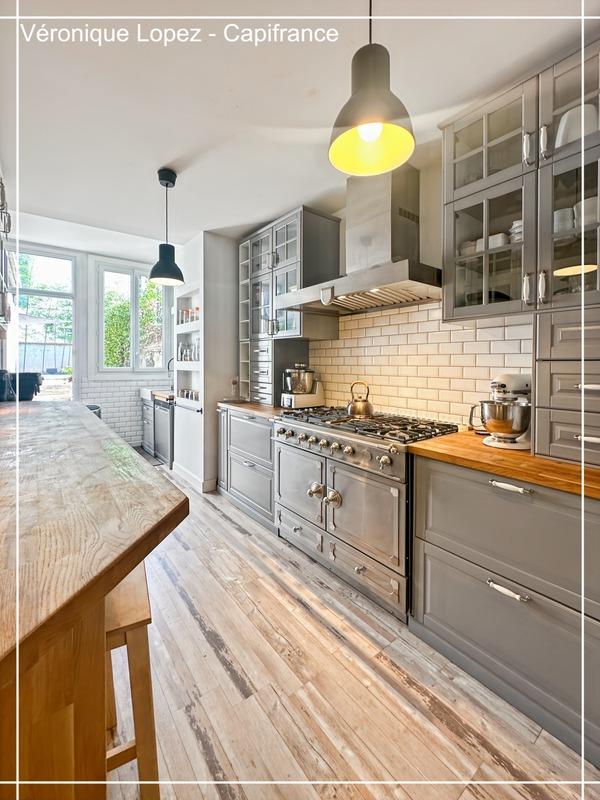 Maison - 252 m² - 10 pièces