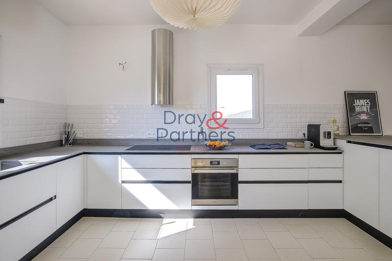 Villa - 220 m² - 6 pièces