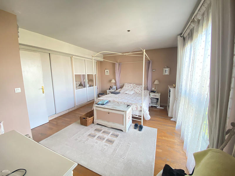 Maison - 295 m² - 13 pièces