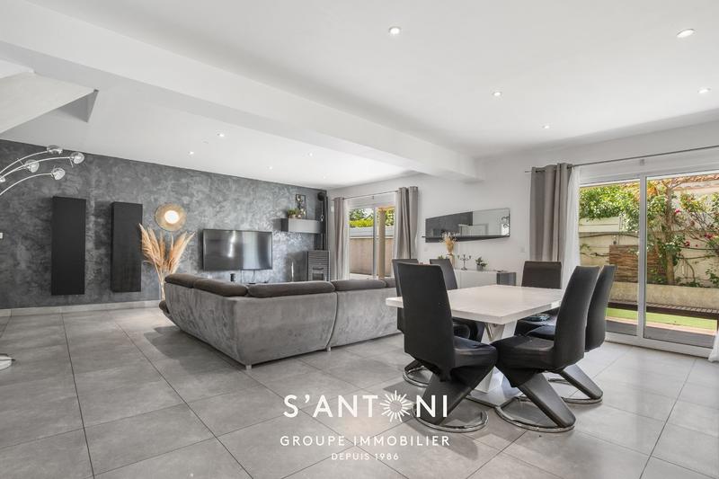 Maison - 202 m² - 6 pièces