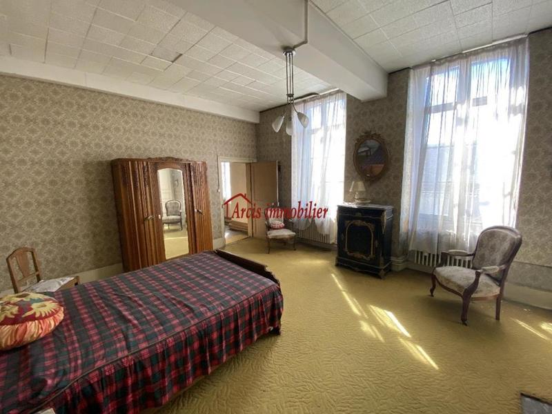 Maison - 240 m² - 9 pièces