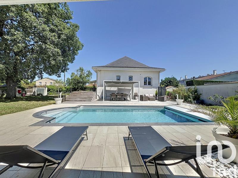 Maison - 250 m² - 10 pièces