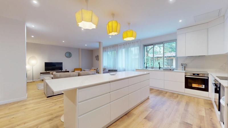 Maison bordelaise - 241 m² - 11 pièces