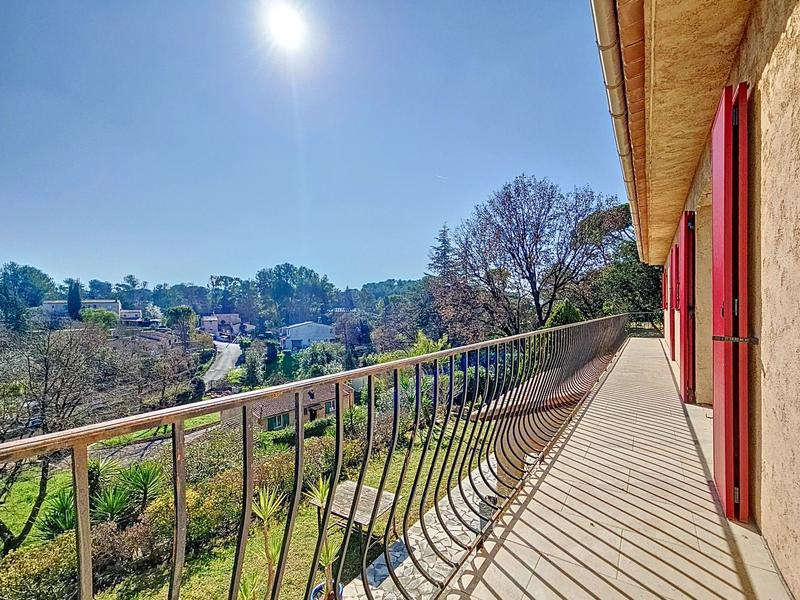 Maison - 236 m² - 9 pièces