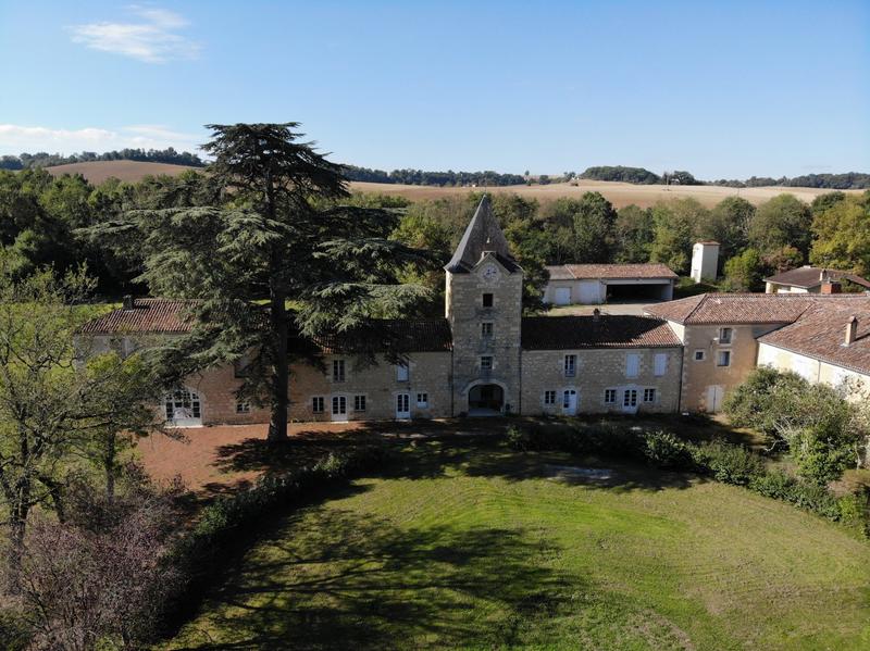 Château - 5 346 m² - 1 pièce