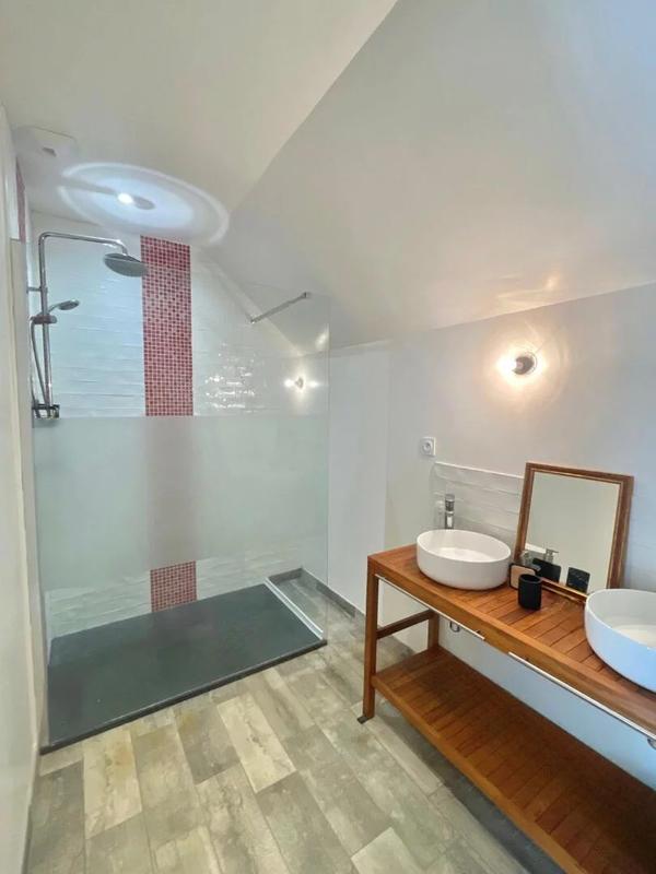 Maison - 214 m² - 5 pièces