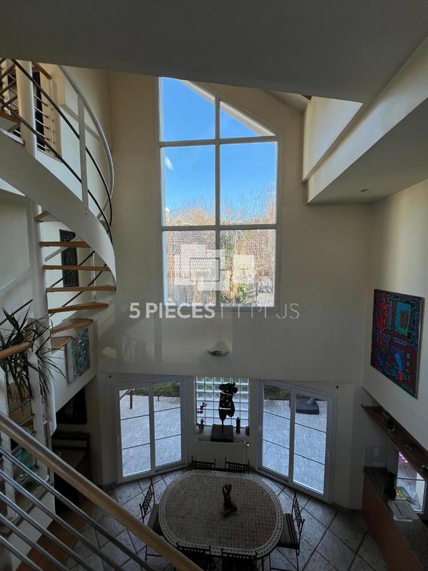 Maison - 200 m² - 7 pièces