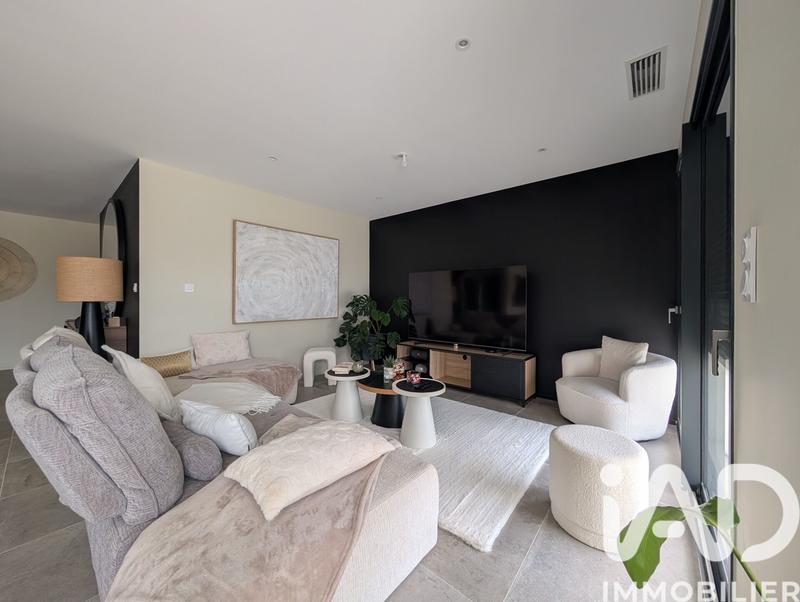 Maison - 237 m² - 8 pièces