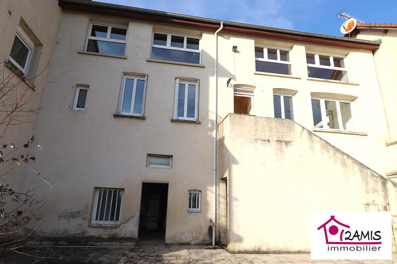 Maison - 215 m² - 9 pièces