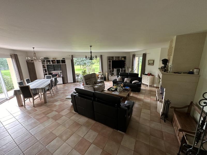 Maison - 213 m² - 8 pièces