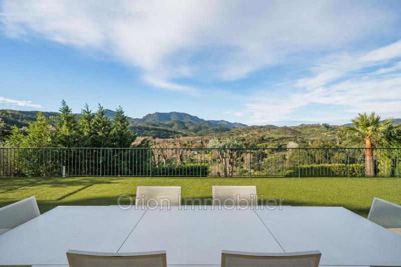 Maison - 249 m² - 7 pièces