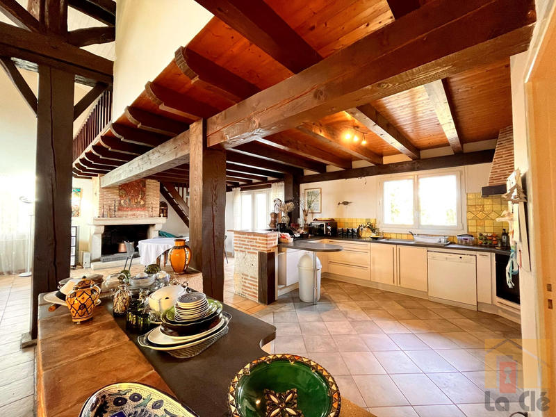 Maison - 267 m² - 10 pièces