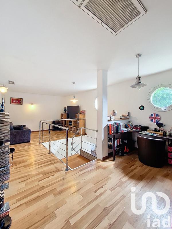 Maison - 201 m² - 6 pièces