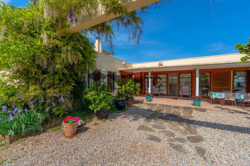 Maison - 216 m² - 7 pièces