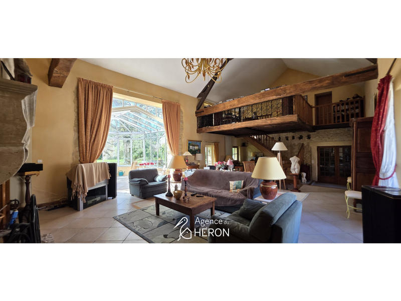 Maison - 374 m² - 10 pièces