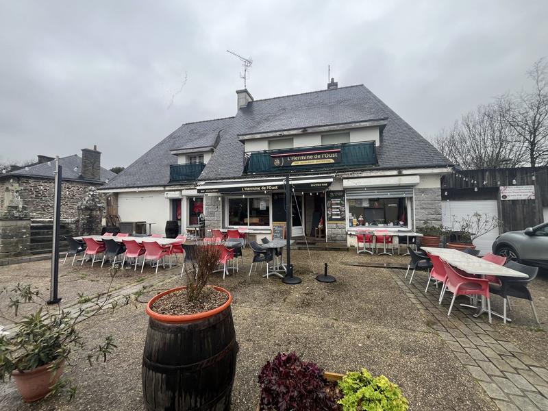 Maison - 240 m² - 8 pièces