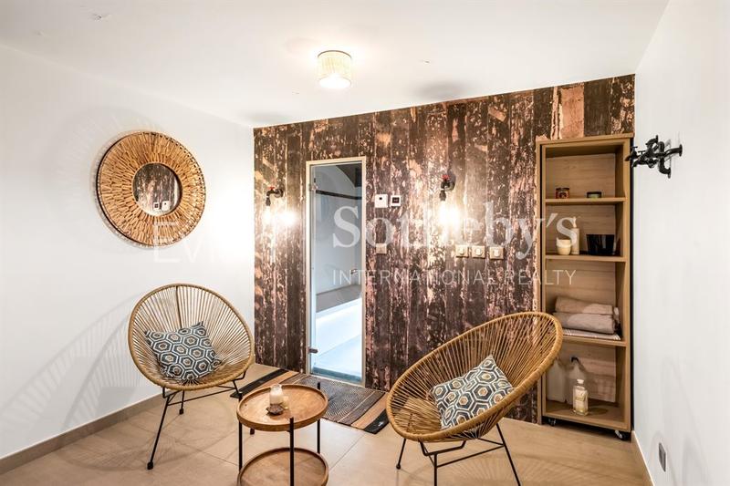 Maison - 302 m² - 7 pièces