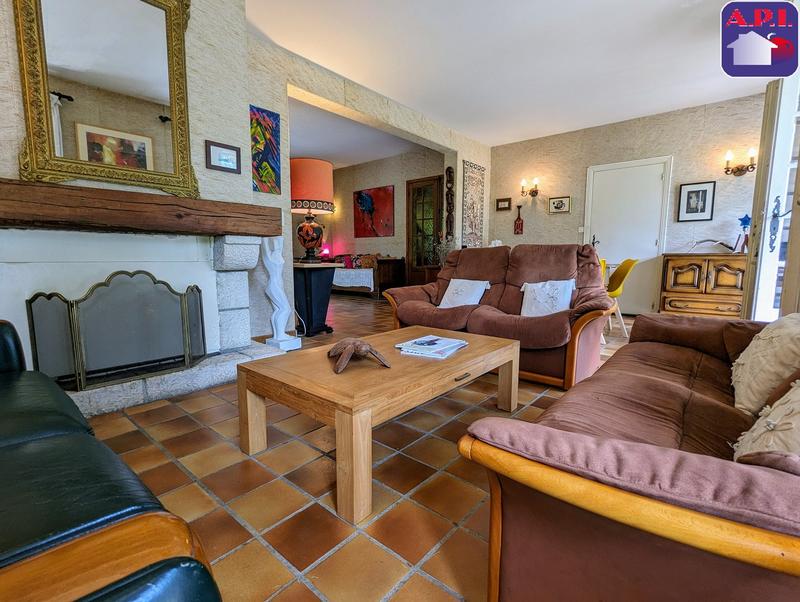 Maison - 213 m² - 7 pièces