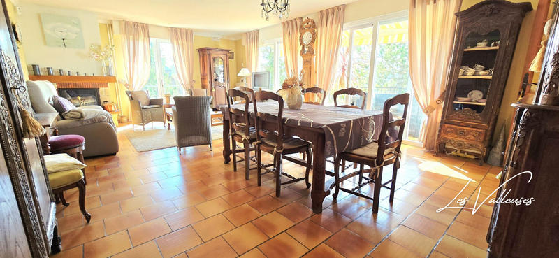 Maison traditionnelle - 185 m² - 8 pièces