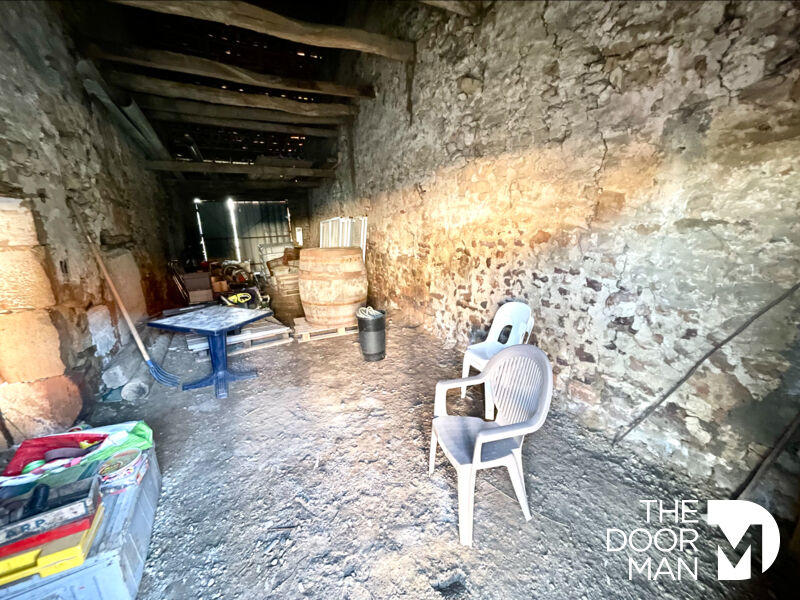 Services - 110 m² - 4 pièces