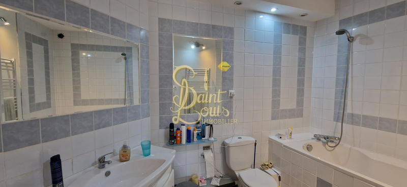 Maison - 300 m² - 8 pièces