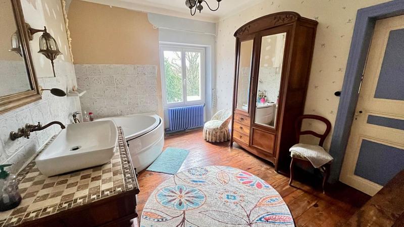 Maison - 215 m² - 6 pièces