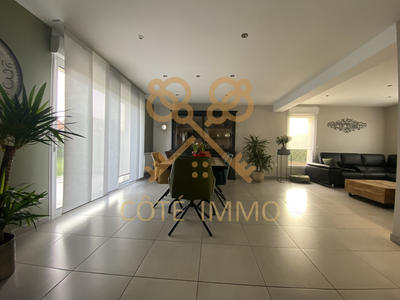 Maison - 102 m² - 5 pièces