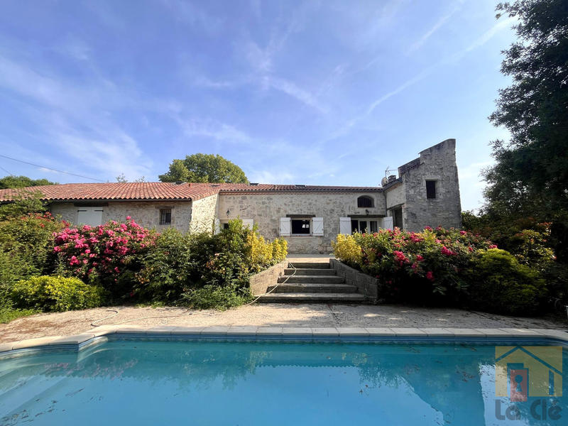 Maison - 267 m² - 10 pièces