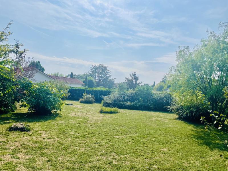 Terrain constructible - 608 m²