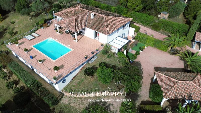 Maison - 192 m² - 7 pièces