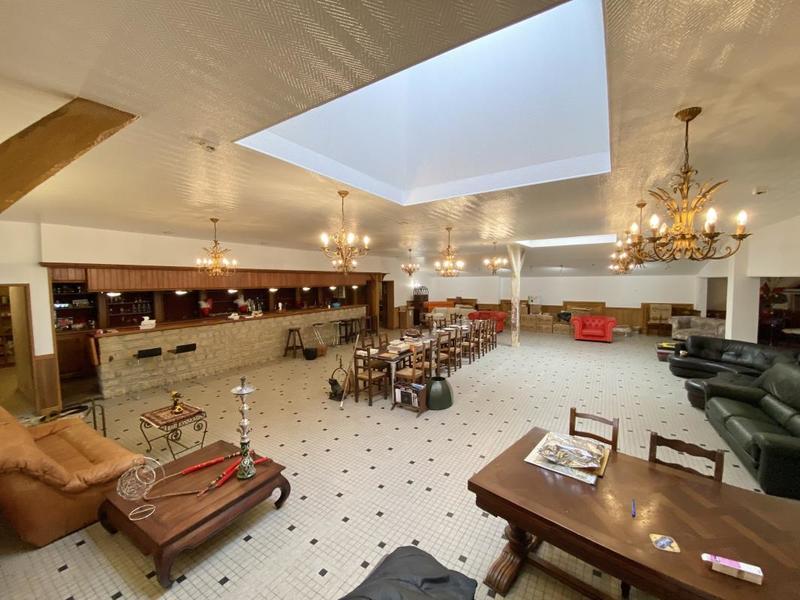 Maison - 899 m² - 15 pièces