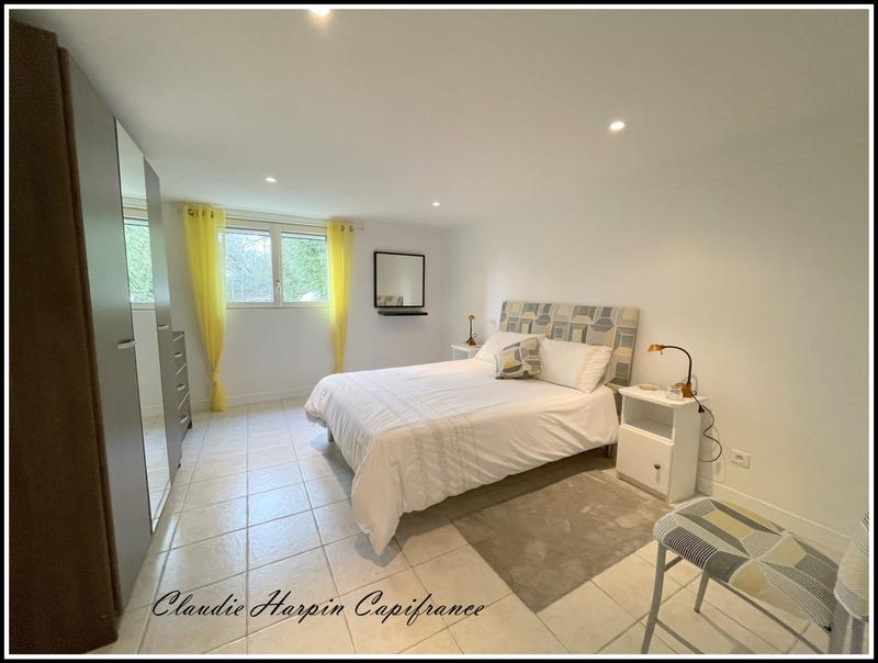 Maison - 255 m² - 9 pièces