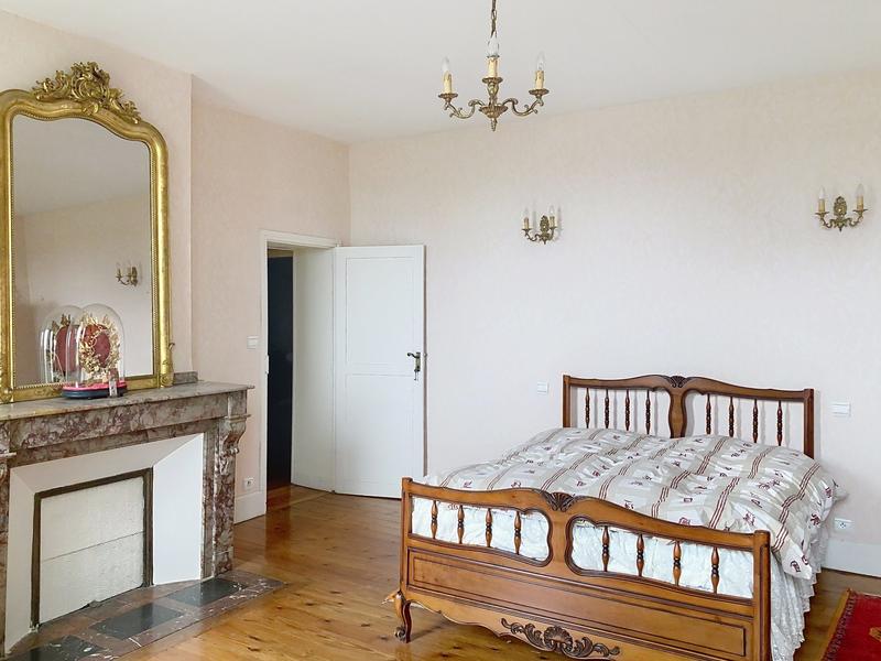 Maison - 300 m² - 12 pièces