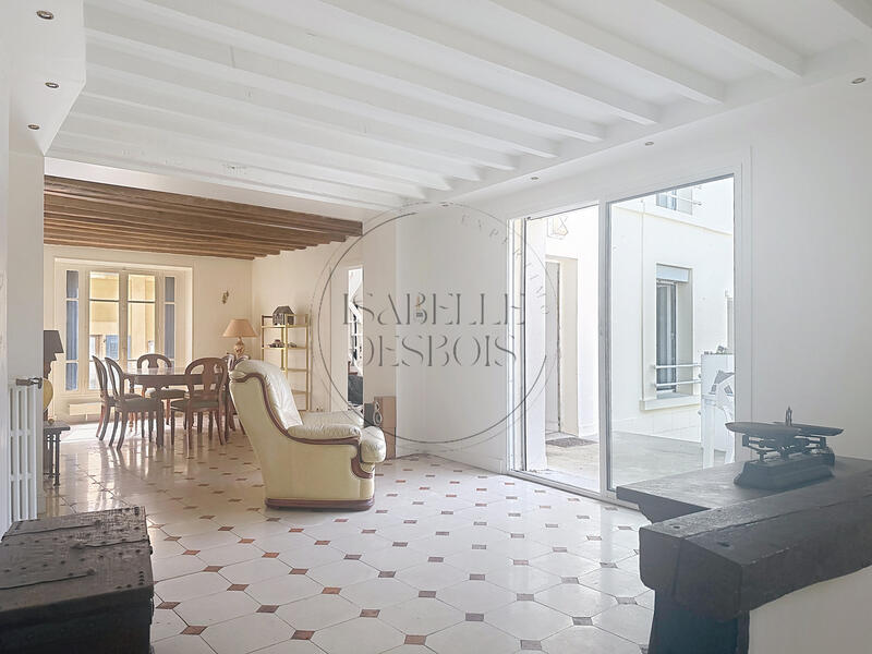 Maison - 237 m² - 8 pièces