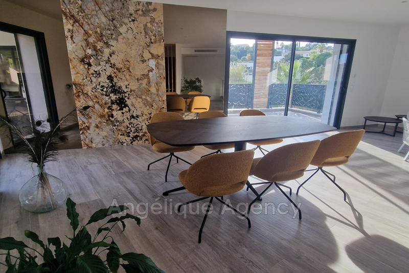 Demeure - 195 m² - 5 pièces