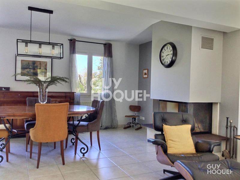 Maison - 220 m² - 9 pièces