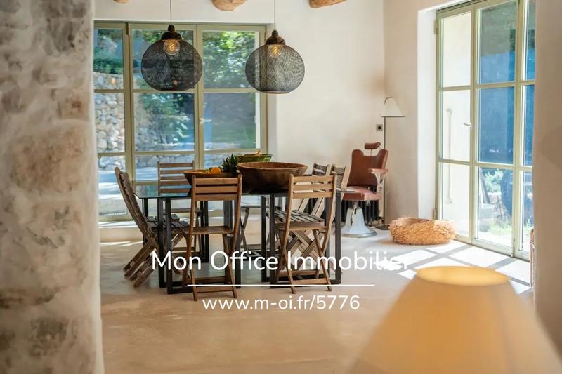 Propriété - 475 m² - 10 pièces