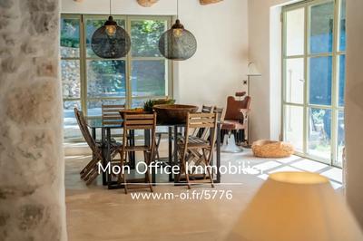 Propriété - 475 m² - 10 pièces