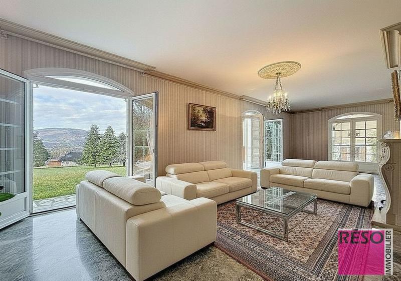 Maison - 230 m² - 7 pièces