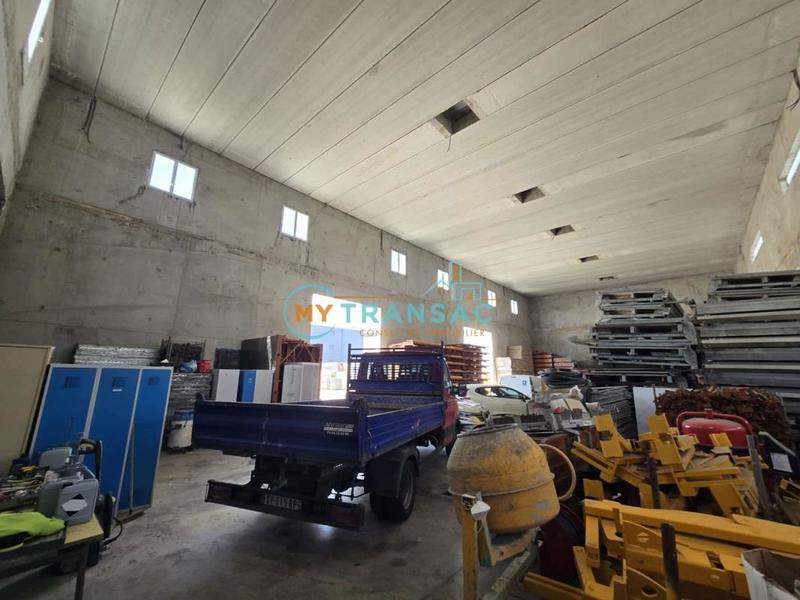 Local d'activités - 965 m²