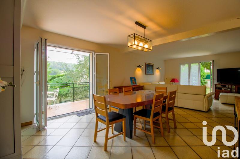 Maison - 225 m² - 10 pièces